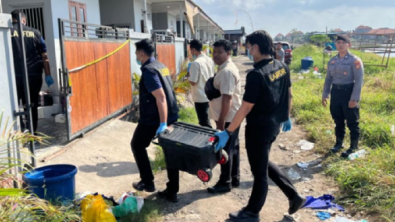 Misteri Mayat Perempuan di Denpasar: Perempuan Ditemukan Tewas Tertutup Boneka dan Karpet, Polisi Ringkus WNA Singapura
            - galeri foto