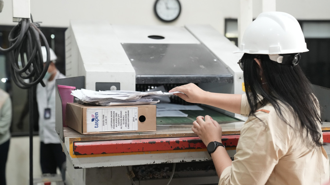 TASPEN Musnahkan 221 Ribu Arsip Serentak di Seluruh Indonesia,  Wujudkan Tata Kelola Perusahaan yang Akuntabel
            - galeri foto