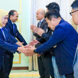 Khofifah Lantik PW IKA UNAIR Bali, Dorong Jadi Motor Penggerak Kolaborasi Lintas Sektor, Perkuat Kemandirian Ekonomi Daerah