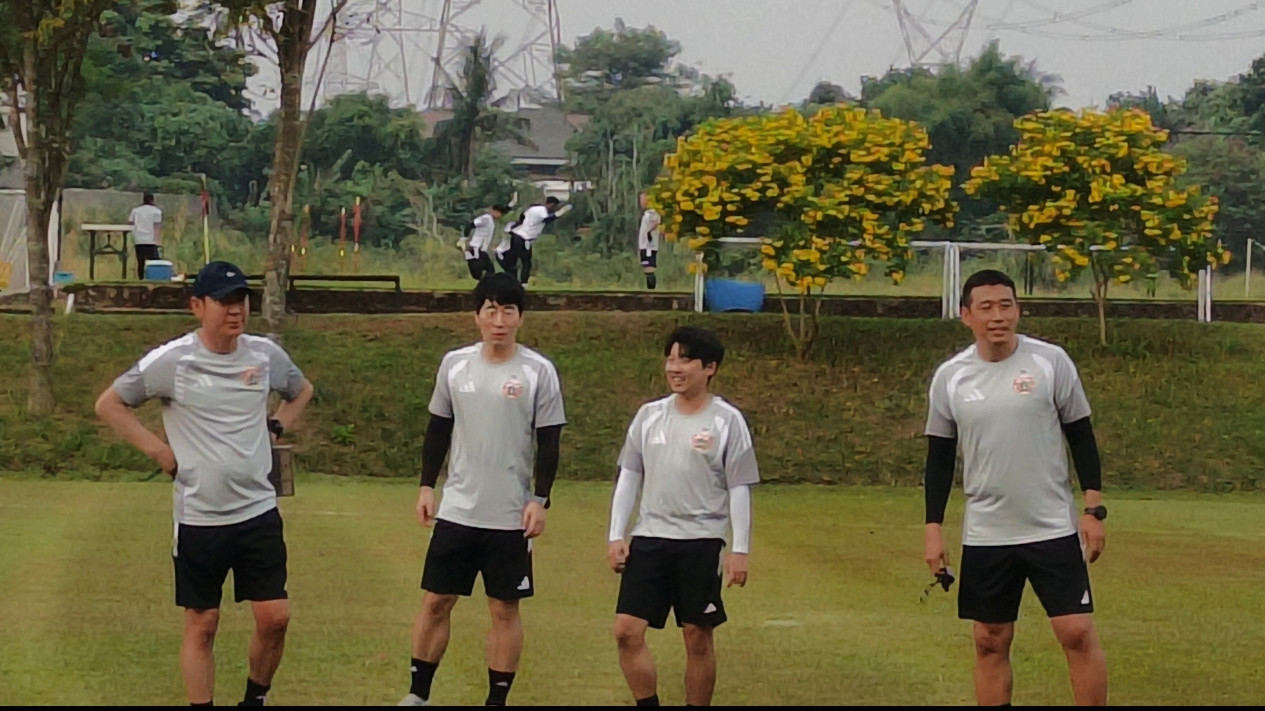 Penampakan Shin Tae-yong Bawa Eks Asisten Timnas Indonesia ke Persija Jakarta, Yoo Jae-hoon Kembali Menemani
            - galeri foto