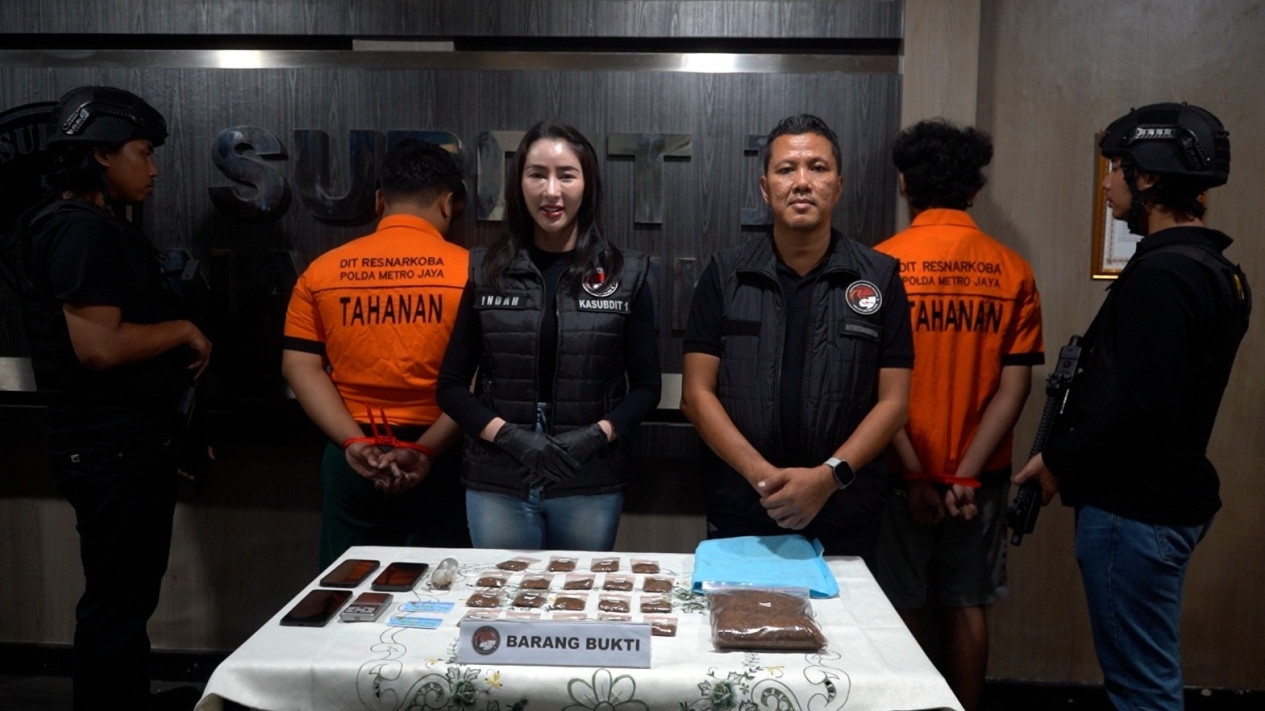 Polisi Ringkus Dua Pemuda Diduga Pengedar Narkoba di Jagakarsa, Tembakau Sintetis Dijual di Medsos
            - galeri foto