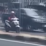 Viral Emak-emak Curi Perhatian Imbas Naik Motor Sambil Bunyikan Klakson Sirine, Ternyata Pernah Ditegur Polisi