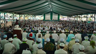 Puluhan Ribu Jamaah Padati Hari Pertama Idul Khotmi Nasional Tarekat Tijaniyah ke-234 di Sumenep