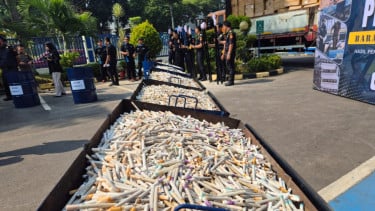 Bea Cukai Bekasi Musnahkan Jutaan Rokok Hingga Ribuan Liter Miras Ilegal Senilai Rp1,66 Miliar