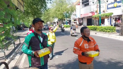 Wujud Kepedulian, Komunitas Ojek Online Sulusi Gelar Aksi Jumat Berkah