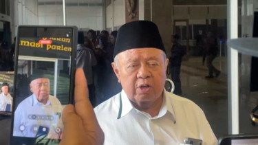 DPR Tak Setuju SMA-SMK Jabar Ada SPP, Kemendikdasmen Didesak Turun Tangan