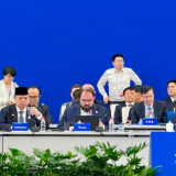 Airlangga Sebut Indonesia Tak Mau Hanya Jadi Pentonton dalam Industri AI Global, Ungkap Visi RI dalam Ekonomi Digital