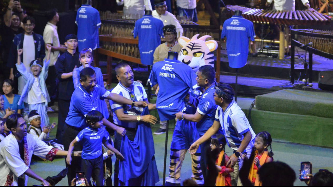 Persib Resmi Segel Peralta Dua Musim, Adhitia Ungkap Tantangan Bawa MVP Super League
            - galeri foto
