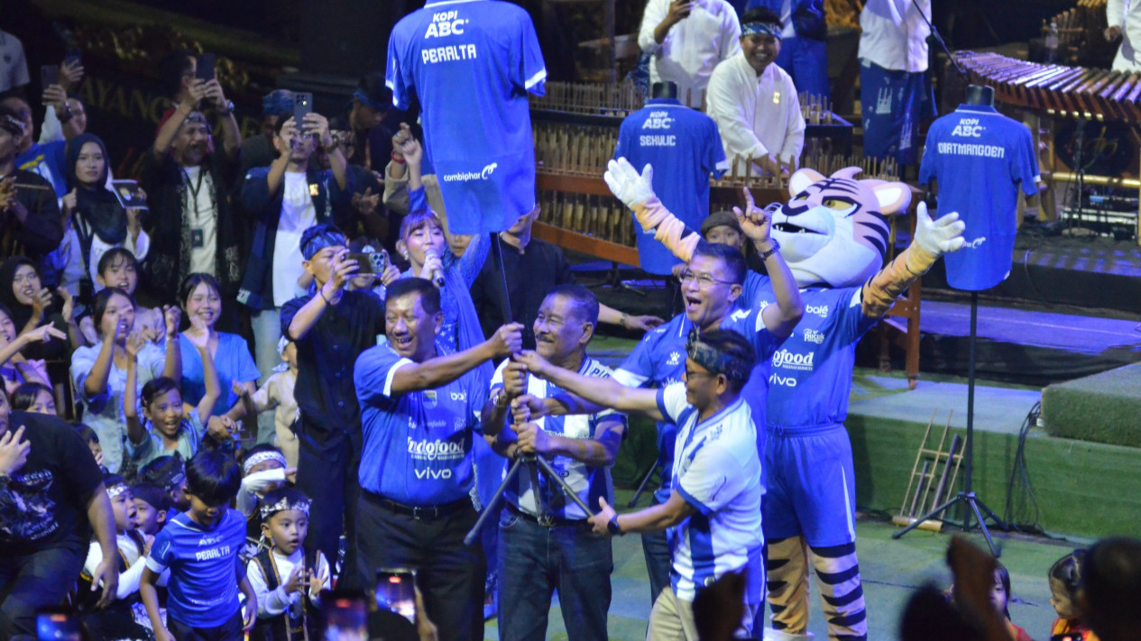 Resmi Bela Persib, Umuh Muchtar Ungkap Peluang Peralta Debut di Piala Presiden
            - galeri foto