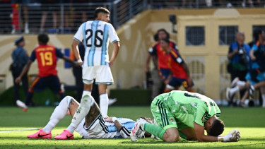 Walau Argentina Gagal Juara Back To Back, Emiliano Martinez Pecahkan Rekor Bersejarah di Final Piala Dunia 2026 dengan Jari Patahnya