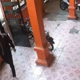 Waspada! Tukang Ojek Ditembak Dua Maling Motor di Matraman