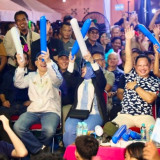 Mendagri Nobar Final Piala Dunia Bersama Warga Menteng Tenggulun