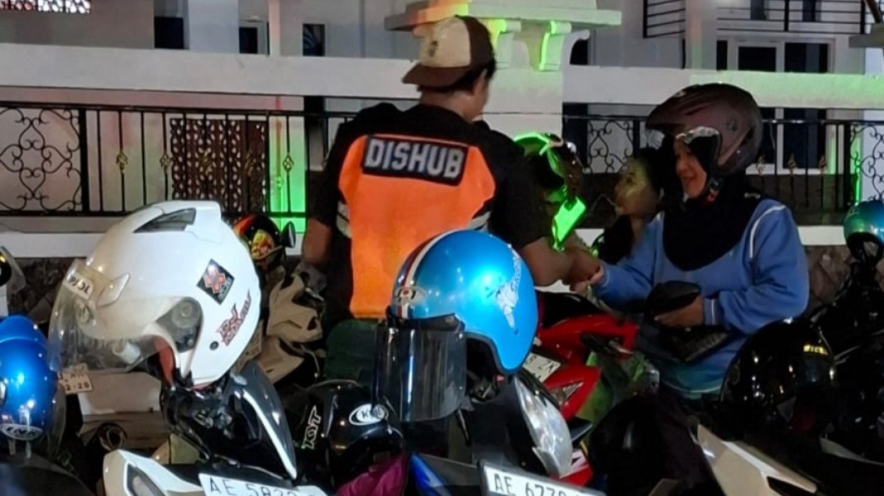 Dugaan Pungli Parkir di Festival Rontek Pacitan 2026, Dishub Beri Penjelasan
            - galeri foto