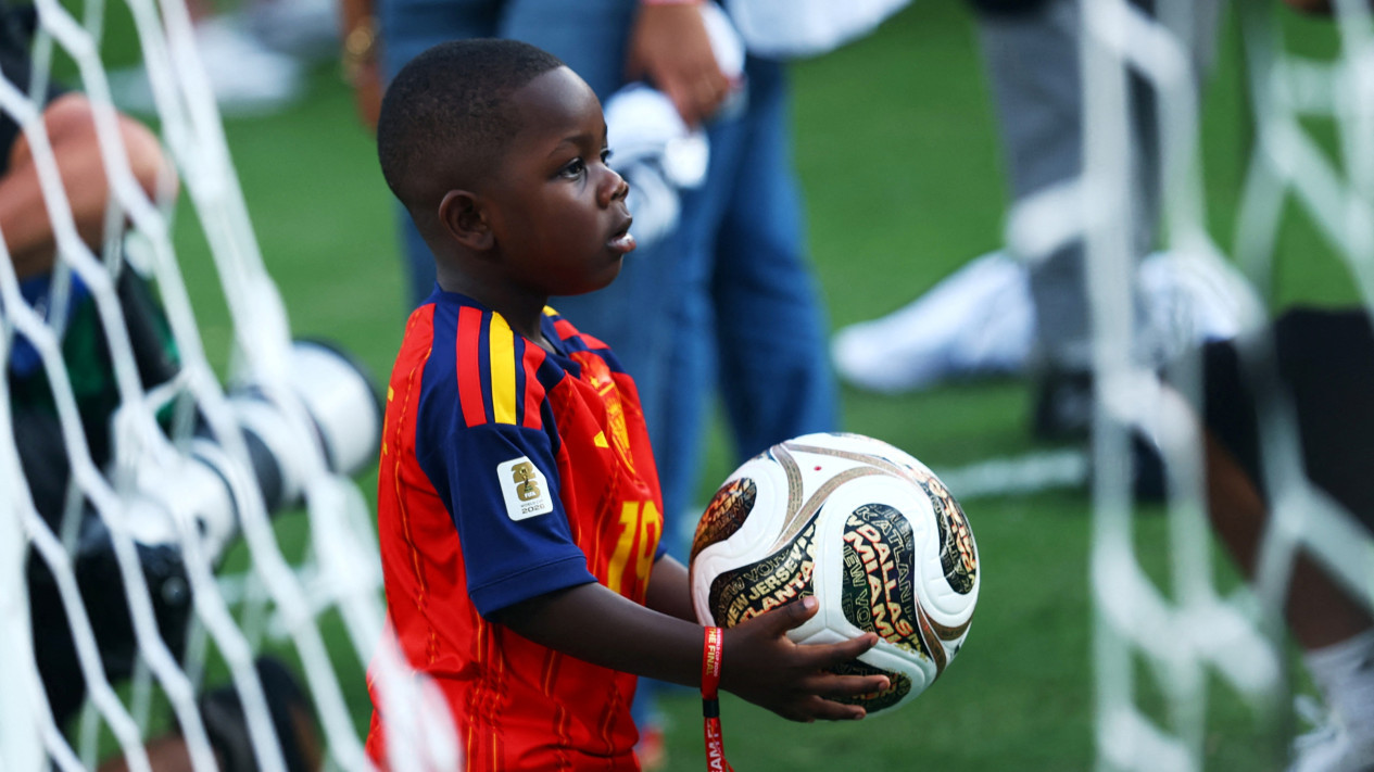 7 Potret Kayle Yamal, Adik Lamine Yamal yang Friendly dan Curi Sorotan di Final Piala Dunia 2026 antara Spanyol vs Argentina
            - galeri foto