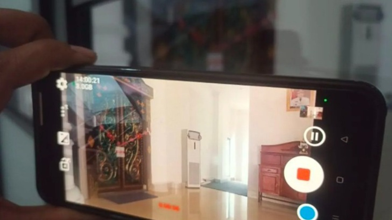 Ruangan Bupati Lombok Barat Disegel KPK Usai Nobar Final Piala Dunia, Sekda: Begitu Paginya Masuk Kantor, Situasinya Sudah Tersegel
            - galeri foto