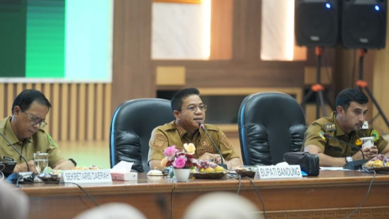 Hadapi Kekeringan, Pemkab Bandung Prioritaskan Layanan Air Bersih
            - galeri foto