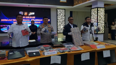 Polda Jabar Bongkar Sindikat Judi Online Lintas Negara Berkedok Live Streaming Dazz Live dan Dazz X, Bos WNA Tiongkok Ditangkap