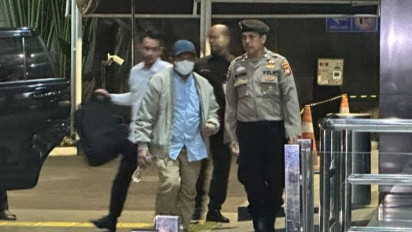 Penampakan Bupati Lombok Barat Lalu Ahmad Zaini di Gedung KPK Usai Terjaring OTT