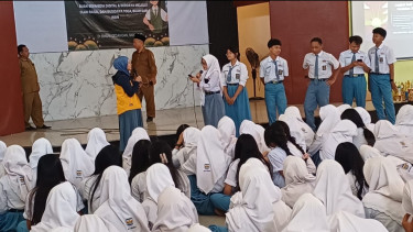 Tekan Kasus HIV/AIDS, IKA UNAIR Sidoarjo Edukasi Ratusan Siswa SMAN Gedangan