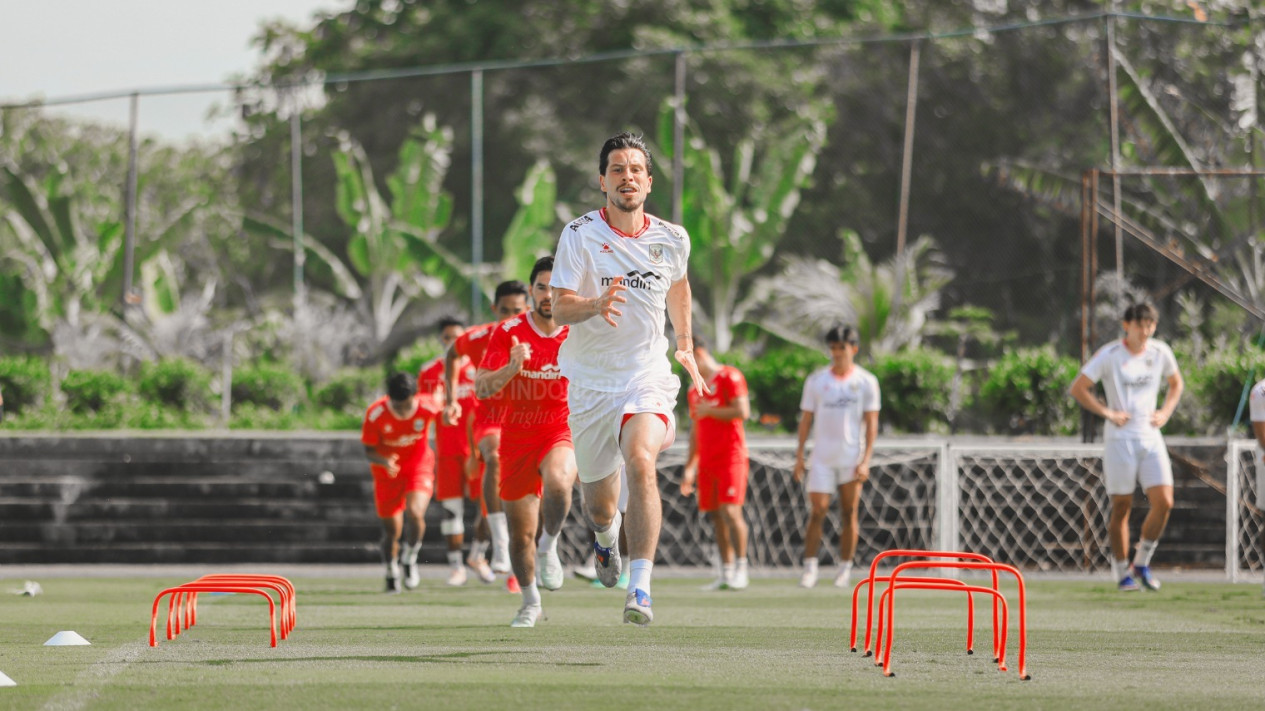 Persib Dominasi Timnas Indonesia, Igor Tolic Minta Thom Haye Cs Bawa Trofi Piala AFF
            - galeri foto