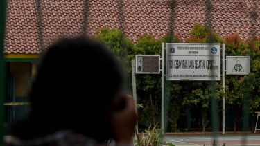 Lensa Berbicara: Potret Bangunan SDN Kebayoran Lama Selatan 09 yang Rusak, Atap Tiga Kelas Runtuh