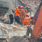 Operasi SAR Hari Kedua dalam Peristiwa Ledakan Gas di Medan Polonia: 4 Selamat, 2 Meninggal, 1 Korban Masih dalam Pencarian