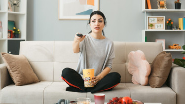 Paradox of Choice, Fenomena Psikologi yang Bikin Orang Lama Pilih Film tapi Tak Jadi Nonton