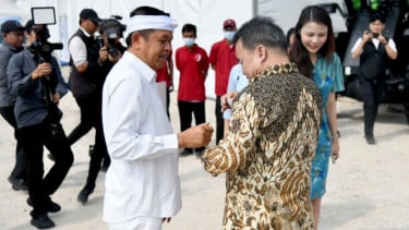 Pertama di Indonesia, Gubernur KDM Letakkan Batu Pertama Pabrik Alat Berat Elektrik di Karawang