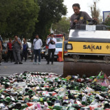 Dijual Tanpa Izin, 3000 Botol Miras Dihancurkan di Depan Kantor Bupati Lumajang