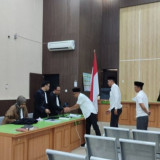 JPU KPK Tuntut Tiga Terdakwa Kontraktor OTT Dua Tahun Penjara