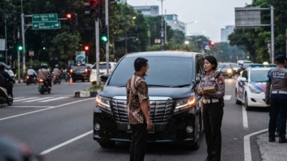 Viral! Alphard Terobos Lampu Merah di Jakpus, Polisi Panggil Pemilik hingga Security untuk Klarifikasi