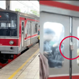 Viral Tangan Penumpang Terjepit Pintu KRL, Netizen Malah Salfok dengan Gelas Kopi