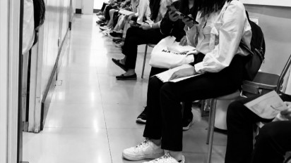Viral Sulitnya Cari Kerjaan, Wanita ini Menangis: Kalau Belum Diterima Mending Amplop Lamaran Dikembalikan