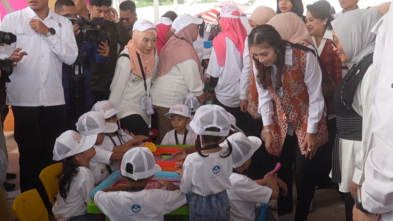HAN 2026, Selvi Ananda Gibran Dorong Orang Tua Batasi Gadget dan Hidupkan Kembali Permainan Tradisional
            - galeri foto