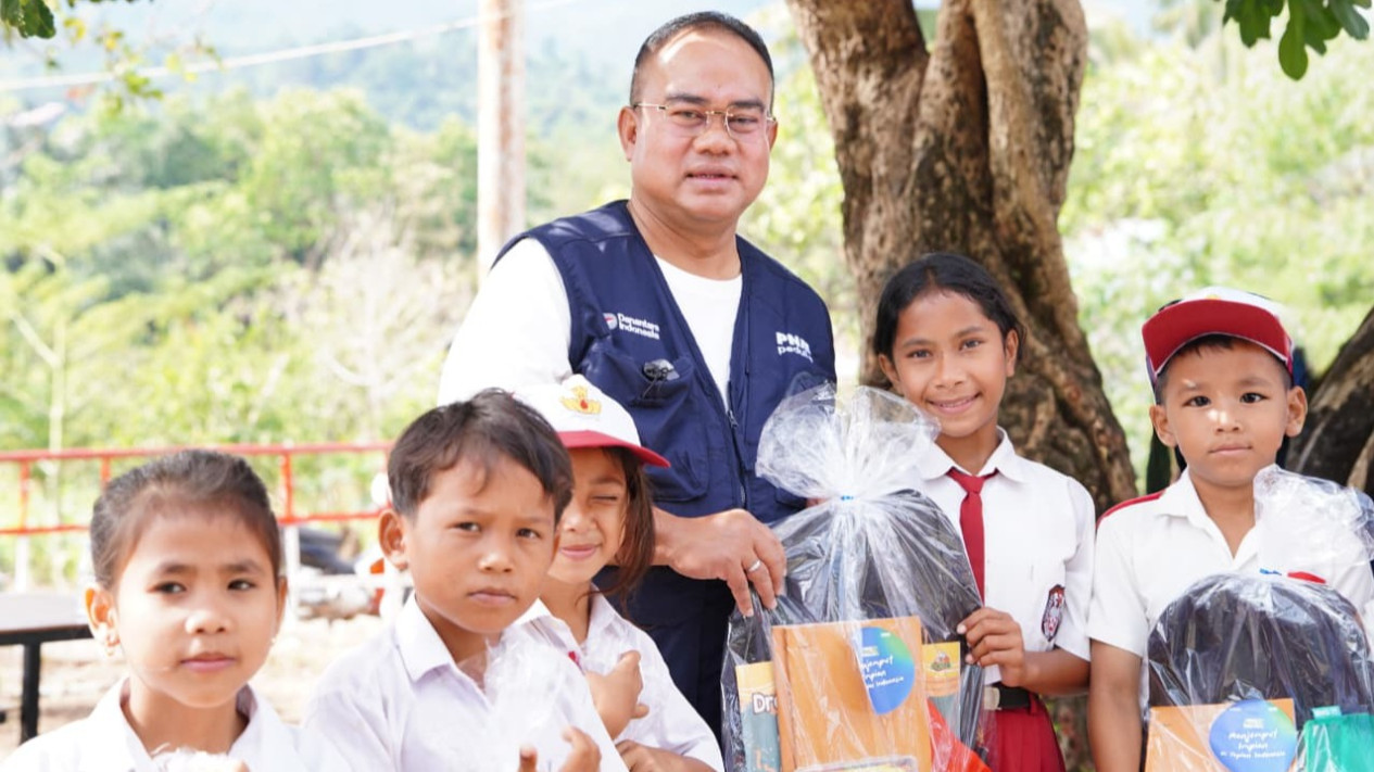 Lima Tahun Juara Satu, Ibu yang Tak Pernah Menyerah: Kisah Veronika Reni dan PNM Mekaar di Hari Anak Nasional
            - galeri foto