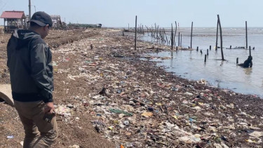 Pantai Lestari Pati Berubah Jadi Lautan Sampah, Limbah Industri Tutupi Garis Pantai