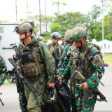 Detik-Detik Menegangkan TNI Baku Tembak Lawan OPM Saat Evakuasi Jenazah Warga di Yahukimo