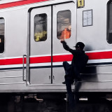 Seolah Jadi Spiderman, Pria Viral Bergelantungan di Luar KRL dari JIS ke Ancol Berujung Kena Blacklist KAI Commuter