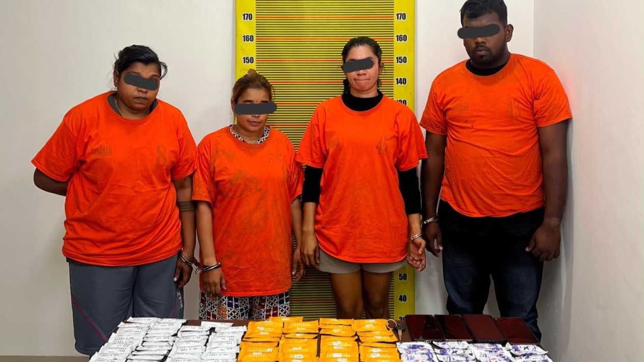 Vape Mengandung Narkotika dari Malaysia Beredar di Medan, Polisi Sita 196 Cartridge Senilai Rp274 Juta
            - galeri foto