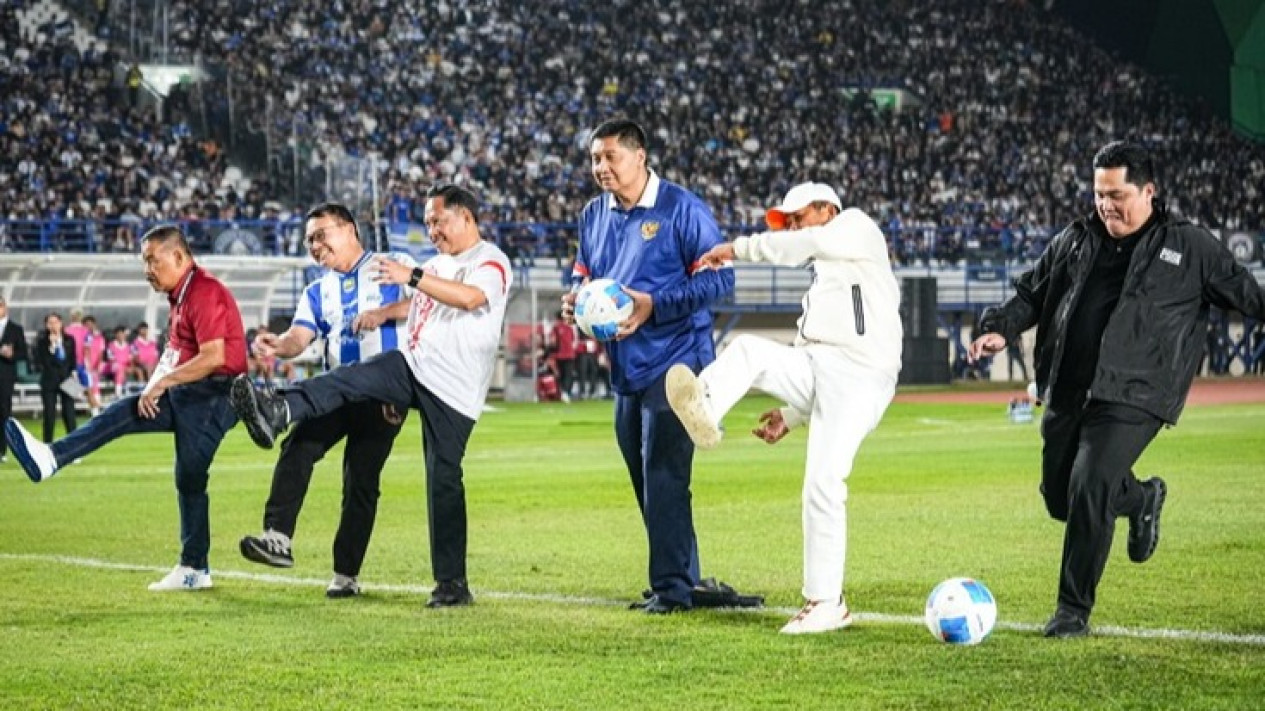 Mendagri Hadiri Pembukaan Piala Presiden, Harap Jadi Hiburan dan Tingkatkan Ekonomi Rakyat
            - galeri foto