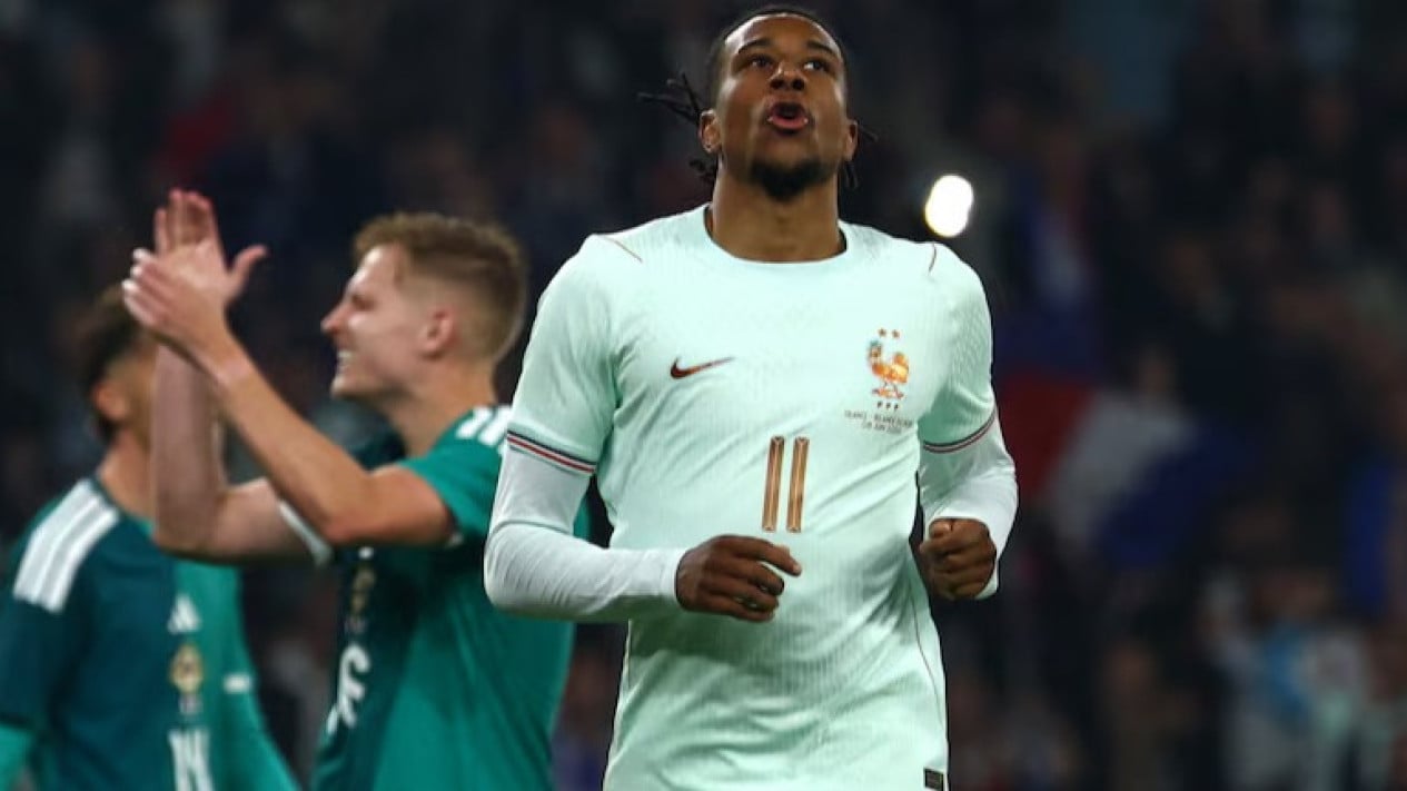 Michael Olise Tetap di Bayern Muenchen
            - galeri foto