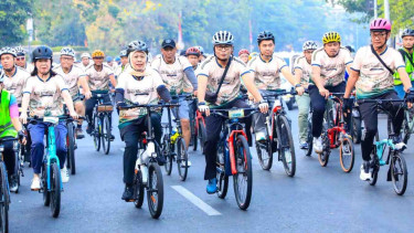 Gubernur Khofifah dan Deputi Bank Indonesia Lepas Gowes Nusantara 2026 HUT ke-73 BI, Apresiasi BI Bangun Sinergitas Lewat Budaya Hidup Sehat