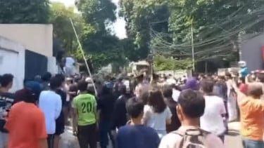 Ratusan Personil Gabungan Perketat Pengamanan Lokasi Bentrokan di Jalan Tambak Menteng Jakpus