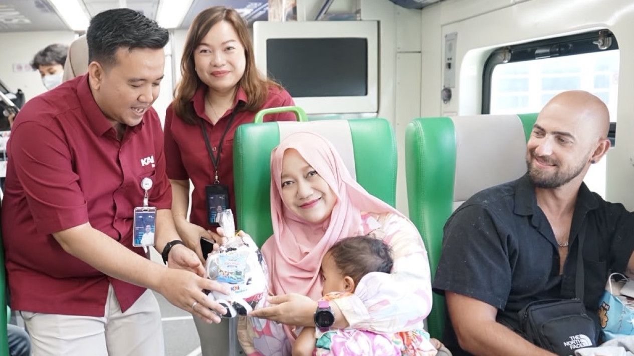 Momen Hari Anak Nasional 2026, KAI Bandara Ajak Anak Mengenal Dunia Perkeretaapian dan Hadirkan Perjalanan yang Ramah Anak
            - galeri foto