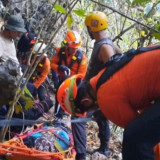 Enam Mahasiswa Unhas Terjebak di Goa Kalibbong Alloa saat KKN, Basarnas Langsung Evakuasi