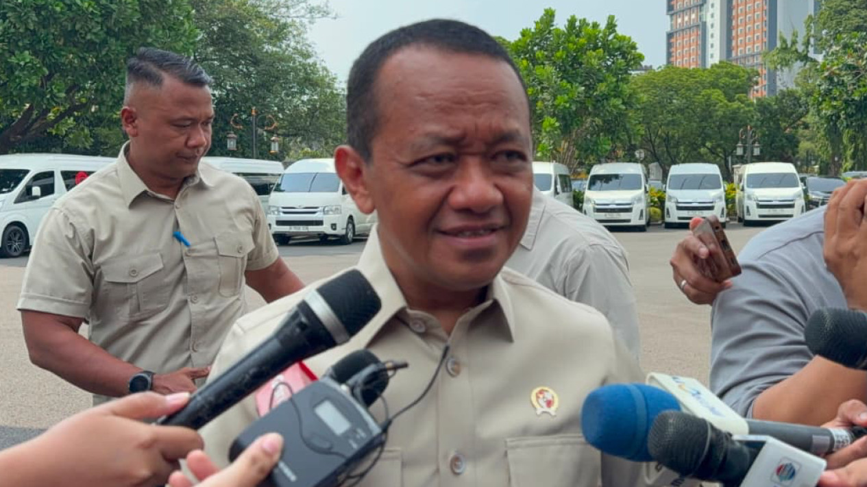 Tiba di Istana, Menteri Bahlil Lapor Presiden Prabowo: Infrastruktur Listrik di 1.400 Desa Telah Rampung
            - galeri foto