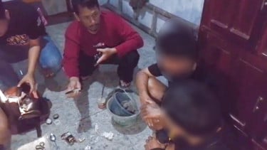 Polisi Gerebek Rumah Produksi Ganja Sinte Cair di Pemalang, Ribuan Mililiter Siap Edar Disita