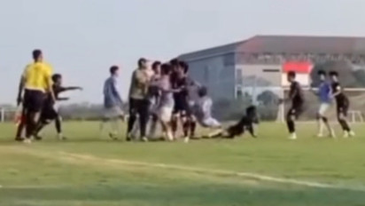 Video Viral Tendangan 'Kungfu' Warnai Piala Soeratin U-17 di Pati, PSSI Diminta Bertindak