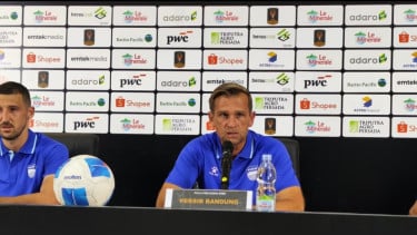 Soroti Kebugaran Fisik Pemain, Pelatih Persib Ungkap Alasan Lakukan Rotasi Besar-besaran di Piala Presiden 2026