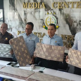 Kejari Surabaya Setorkan Rp9 Miliar Barang Bukti TPPU Judi Online ke Kas Negara